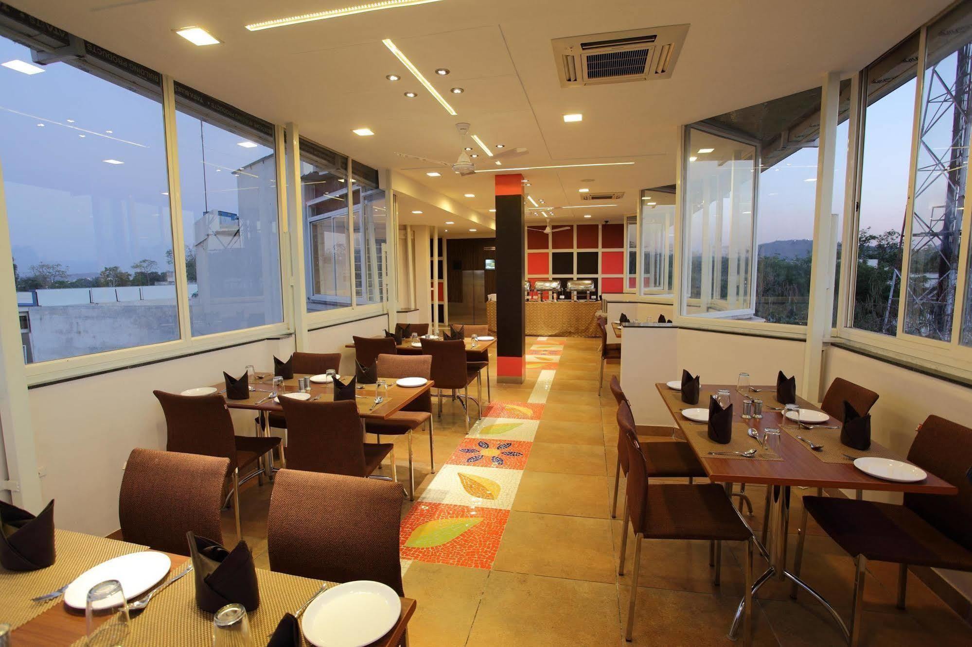 Hotel Dayal Udaipur Bagian luar foto