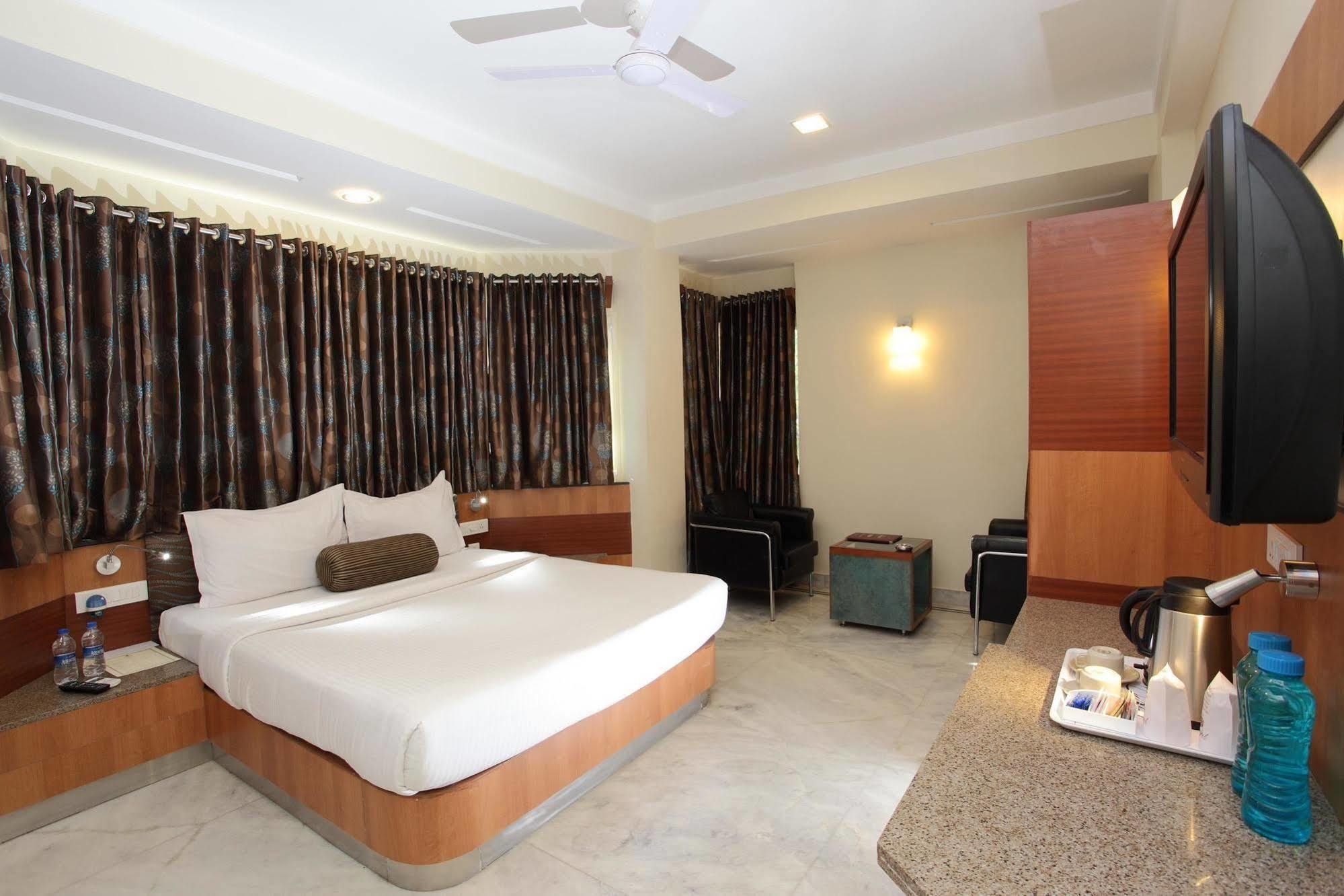 Hotel Dayal Udaipur Bagian luar foto