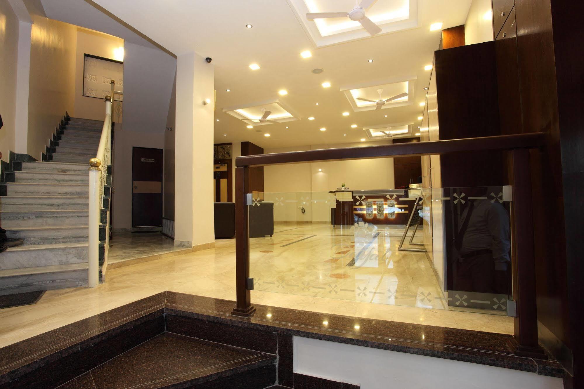 Hotel Dayal Udaipur Bagian luar foto