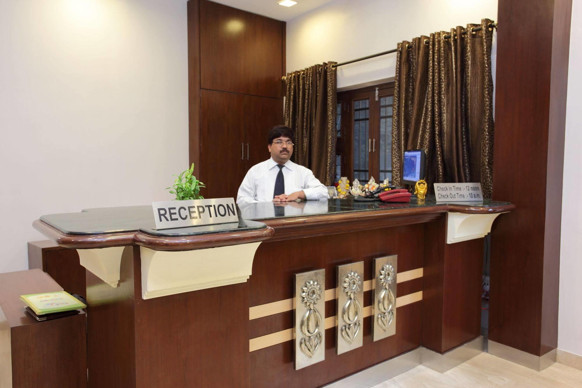 Hotel Dayal Udaipur Bagian luar foto