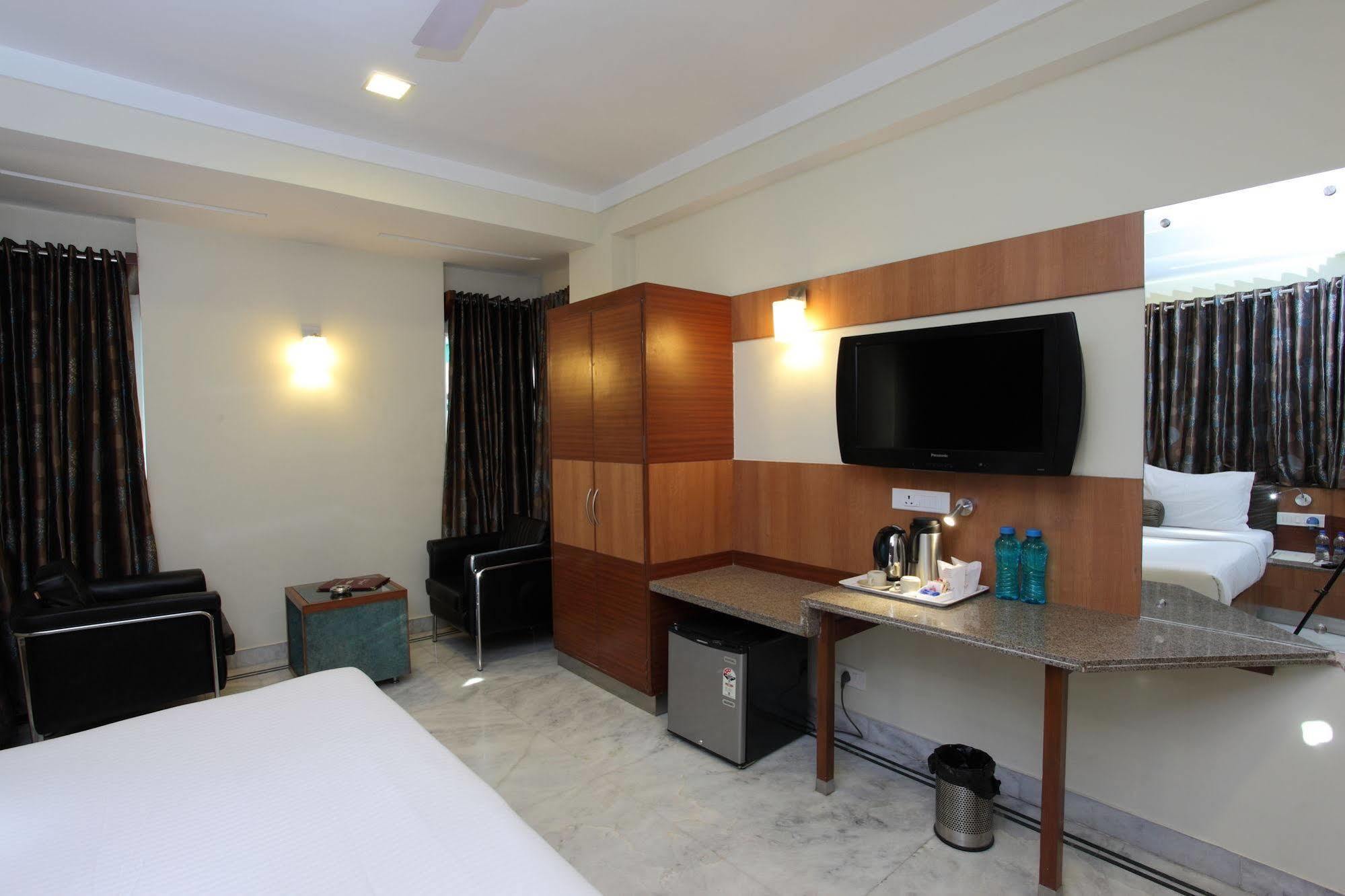 Hotel Dayal Udaipur Bagian luar foto