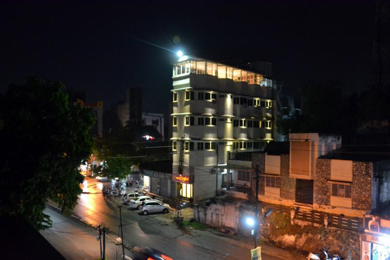 Hotel Dayal Udaipur Bagian luar foto